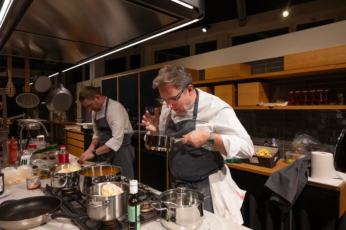 andy-zaugg-und-chef-in-der-kueche