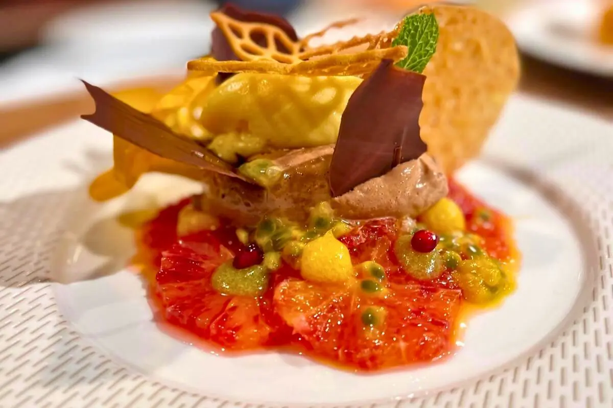 dessert-mit-schokolade-passionfrucht-und-blutorangen