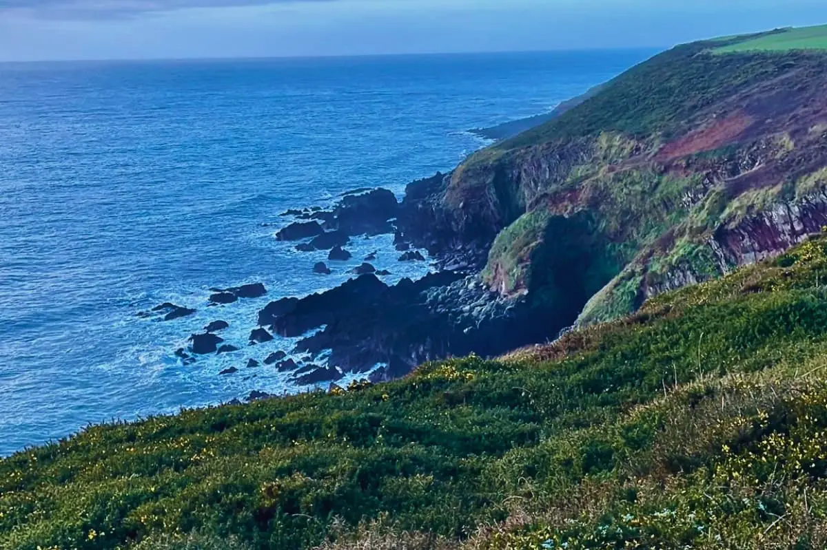 east-cork-ballycotton-steilkueste-im-abendlicht