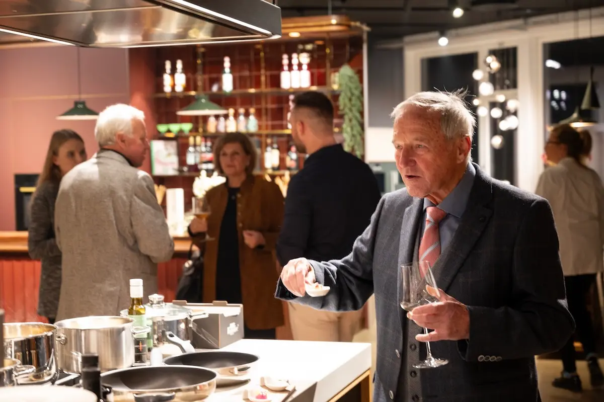 gast-beim-amuse-bouche-genuss